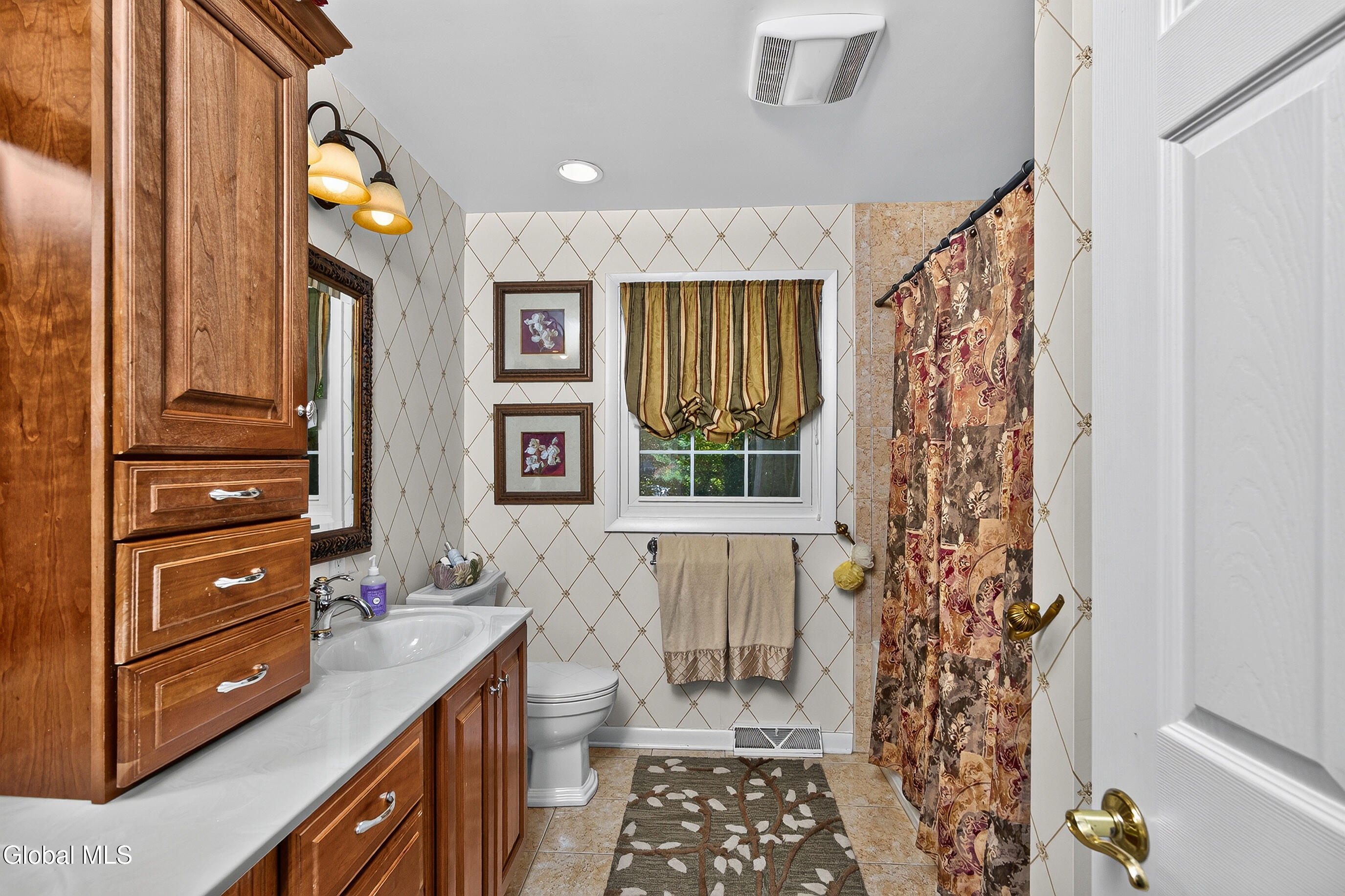 20 Axbridge Lane Delmar NY 12054