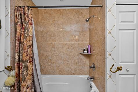 20 Axbridge Lane Delmar NY 12054