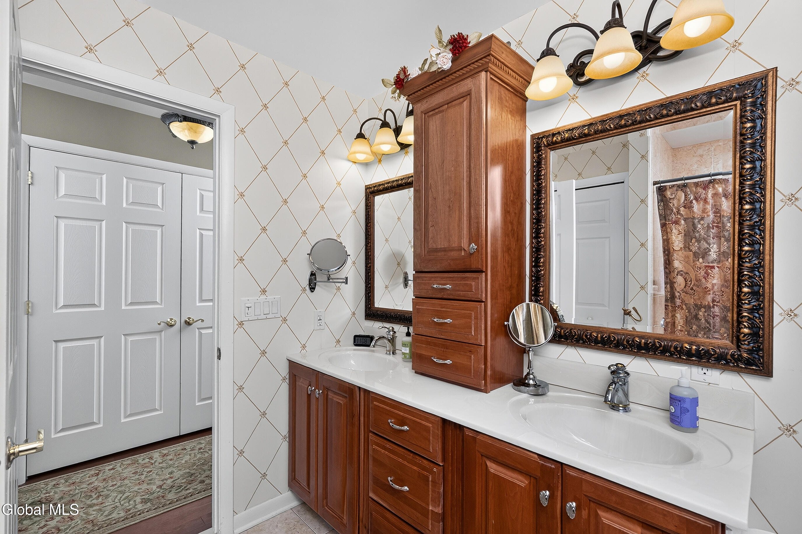 20 Axbridge Lane Delmar NY 12054