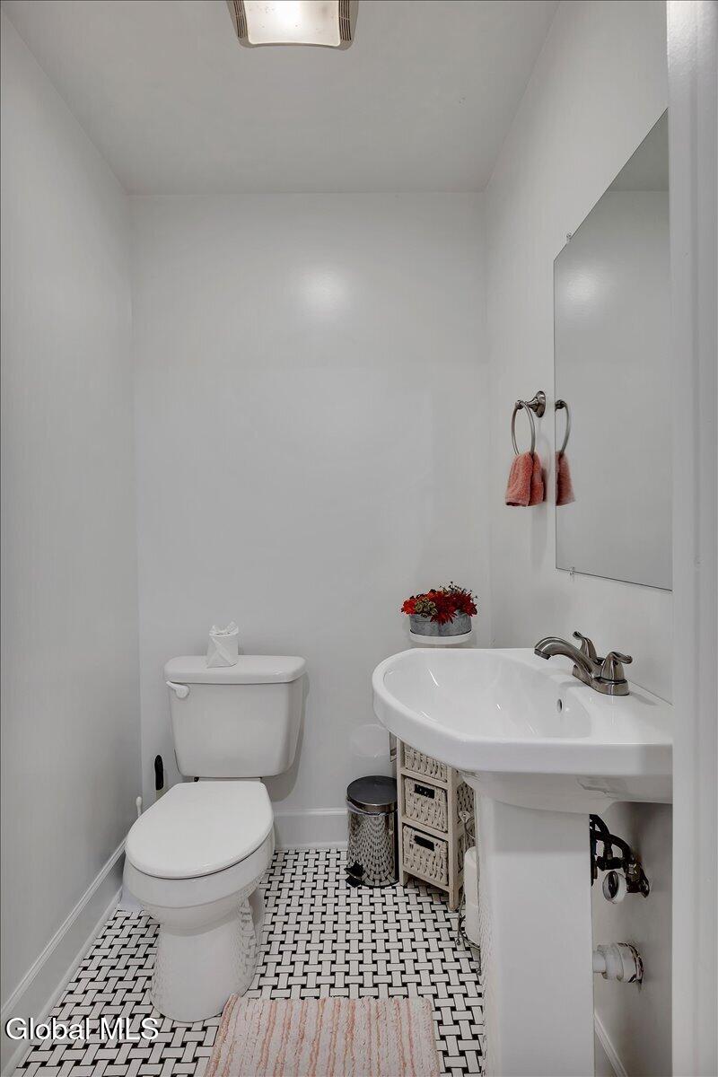 15 Youngs Place Latham NY 12110