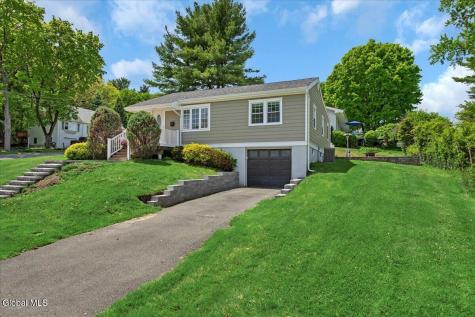15 Youngs Place Latham NY 12110