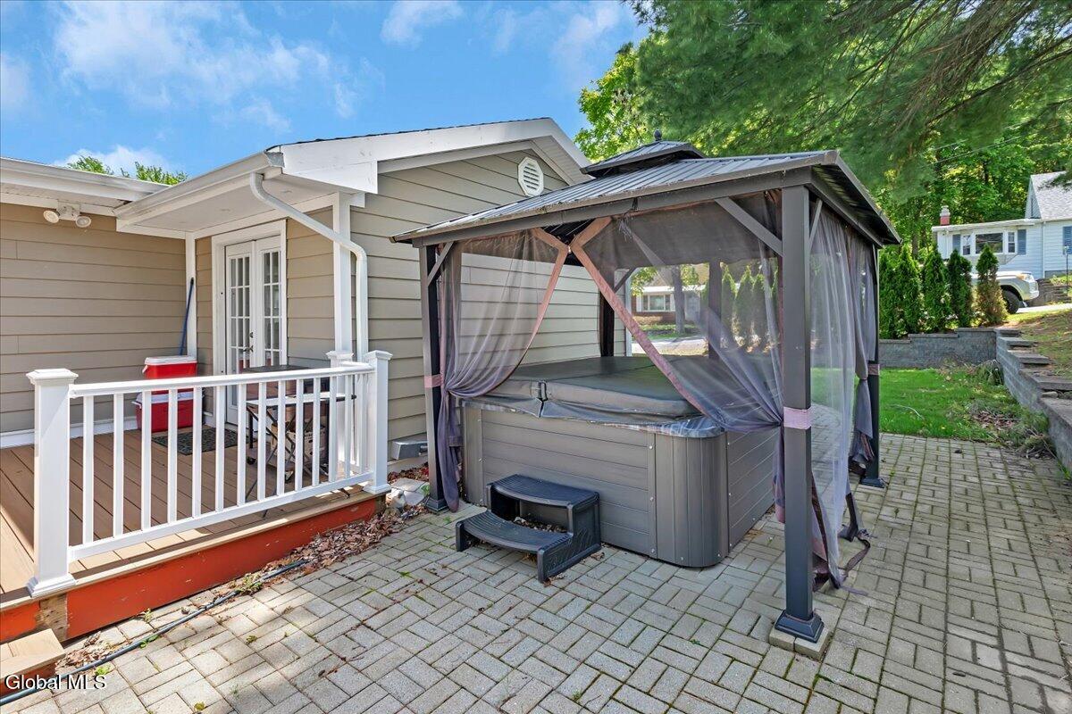 15 Youngs Place Latham NY 12110