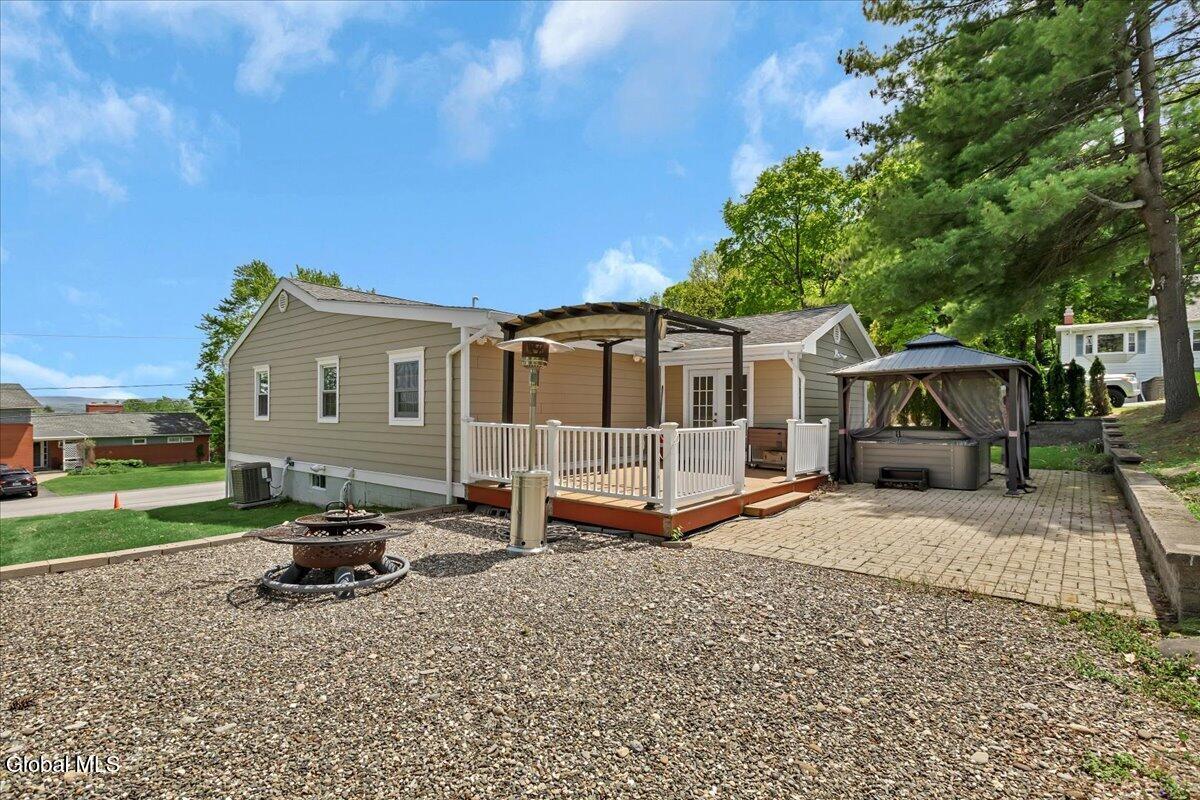 15 Youngs Place Latham NY 12110