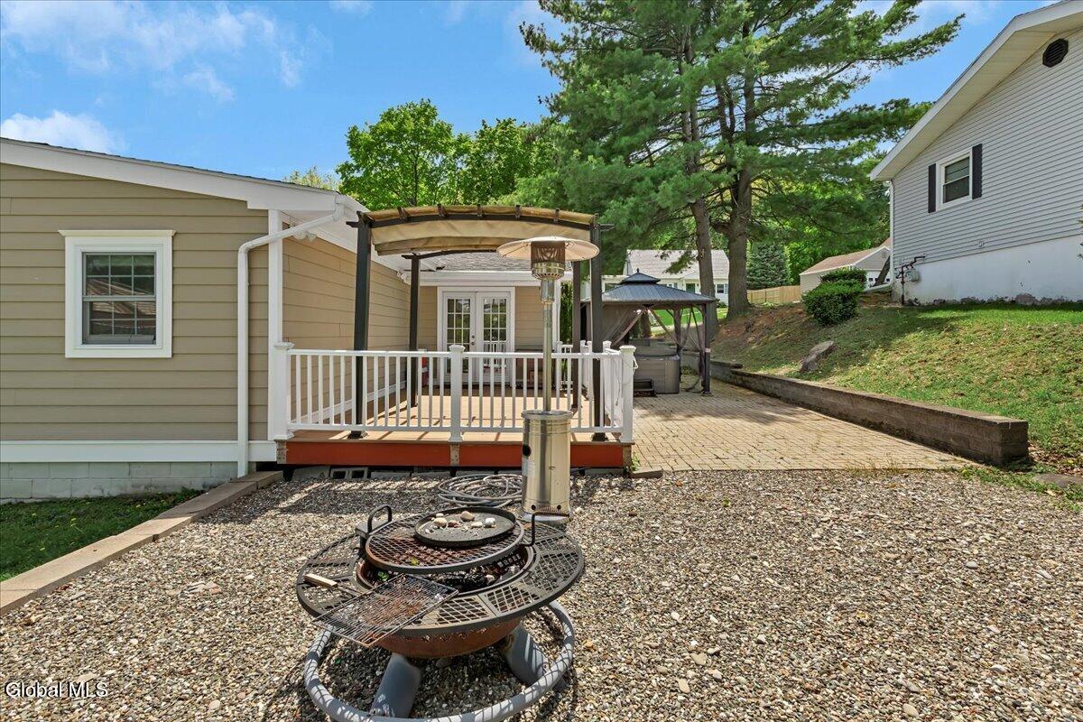 15 Youngs Place Latham NY 12110