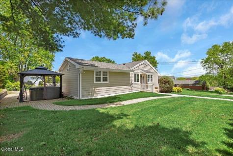 15 Youngs Place Latham NY 12110
