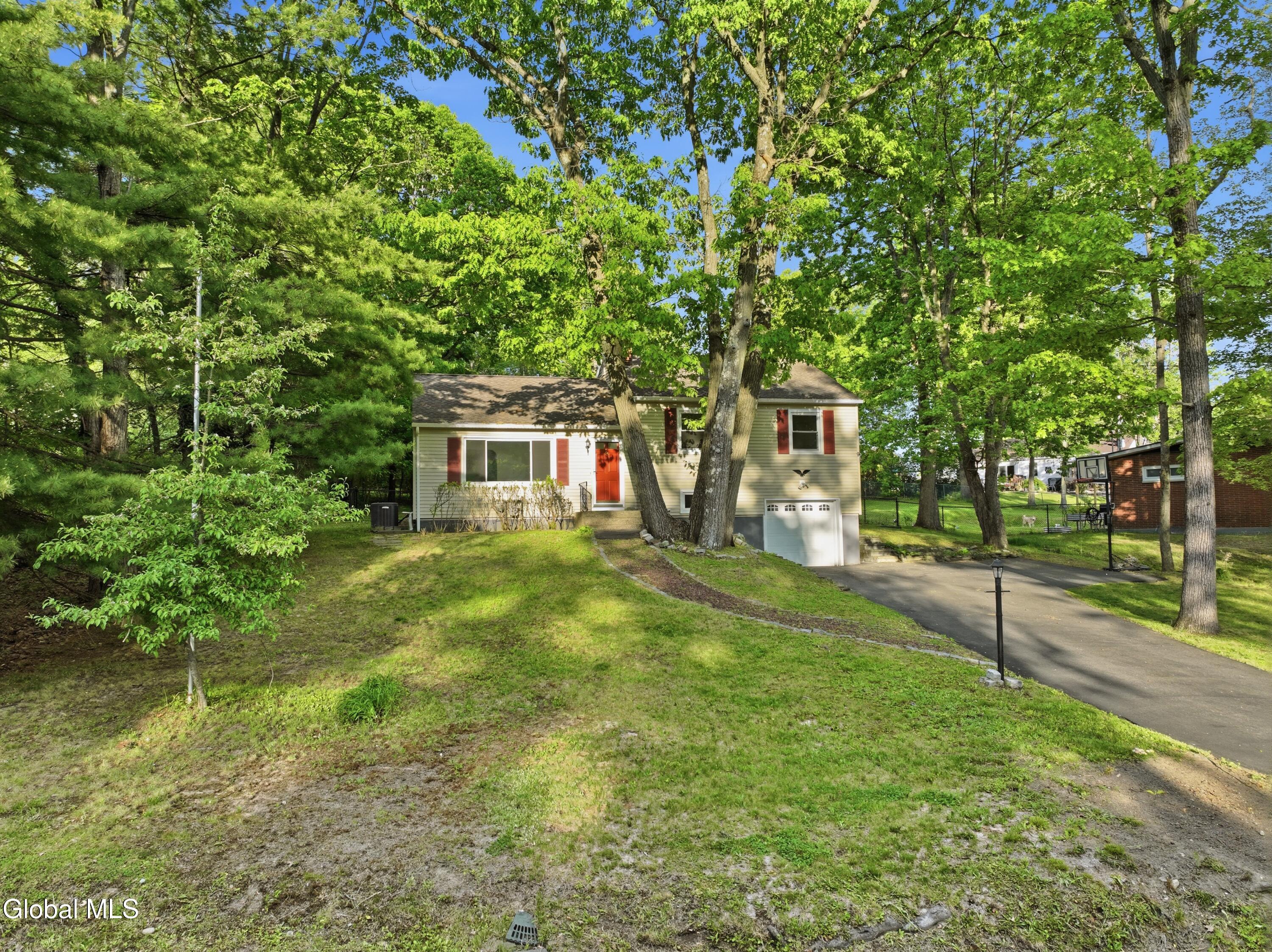 9 W Skyview Drive Cohoes NY 12047