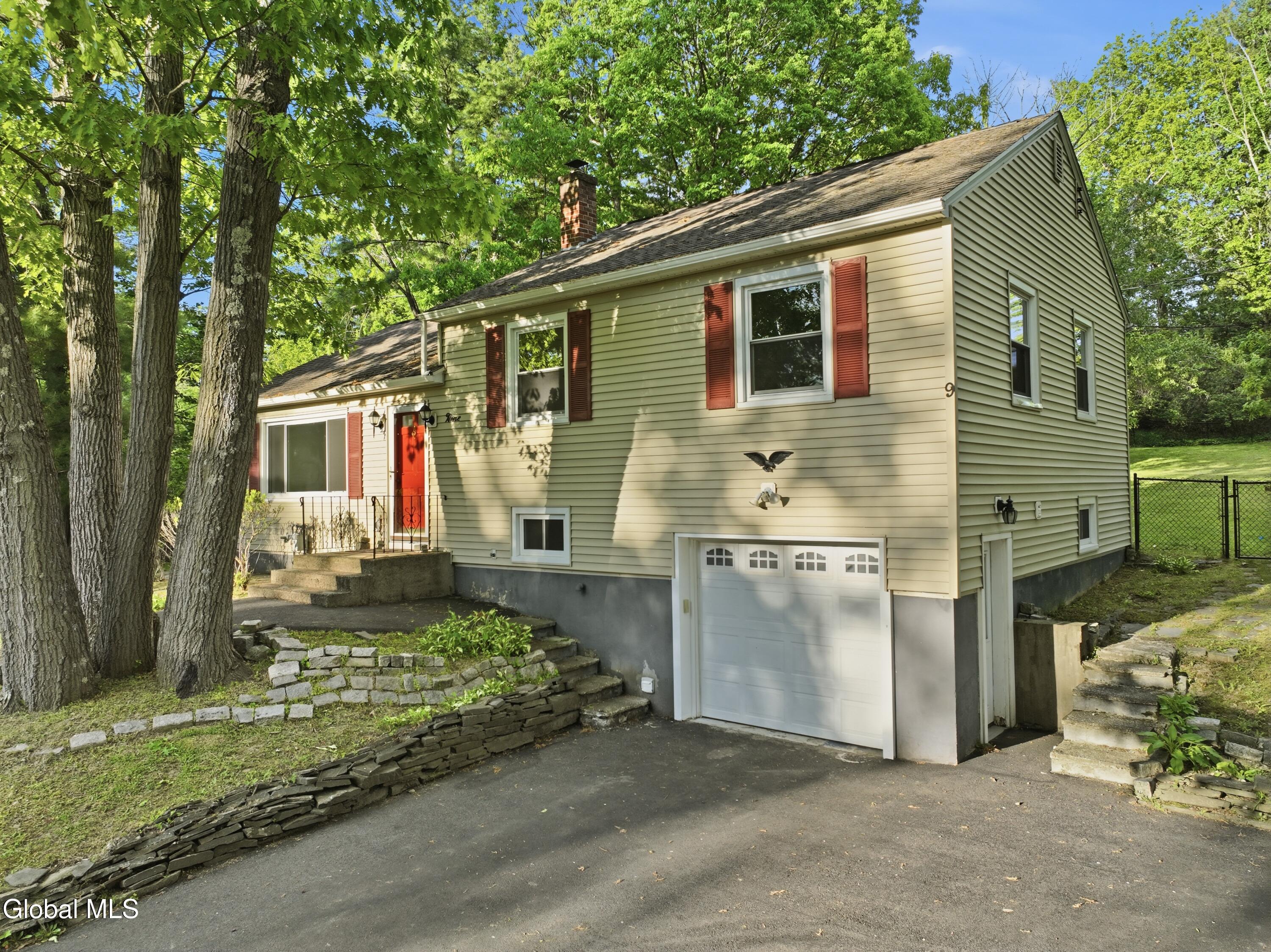 9 W Skyview Drive Cohoes NY 12047