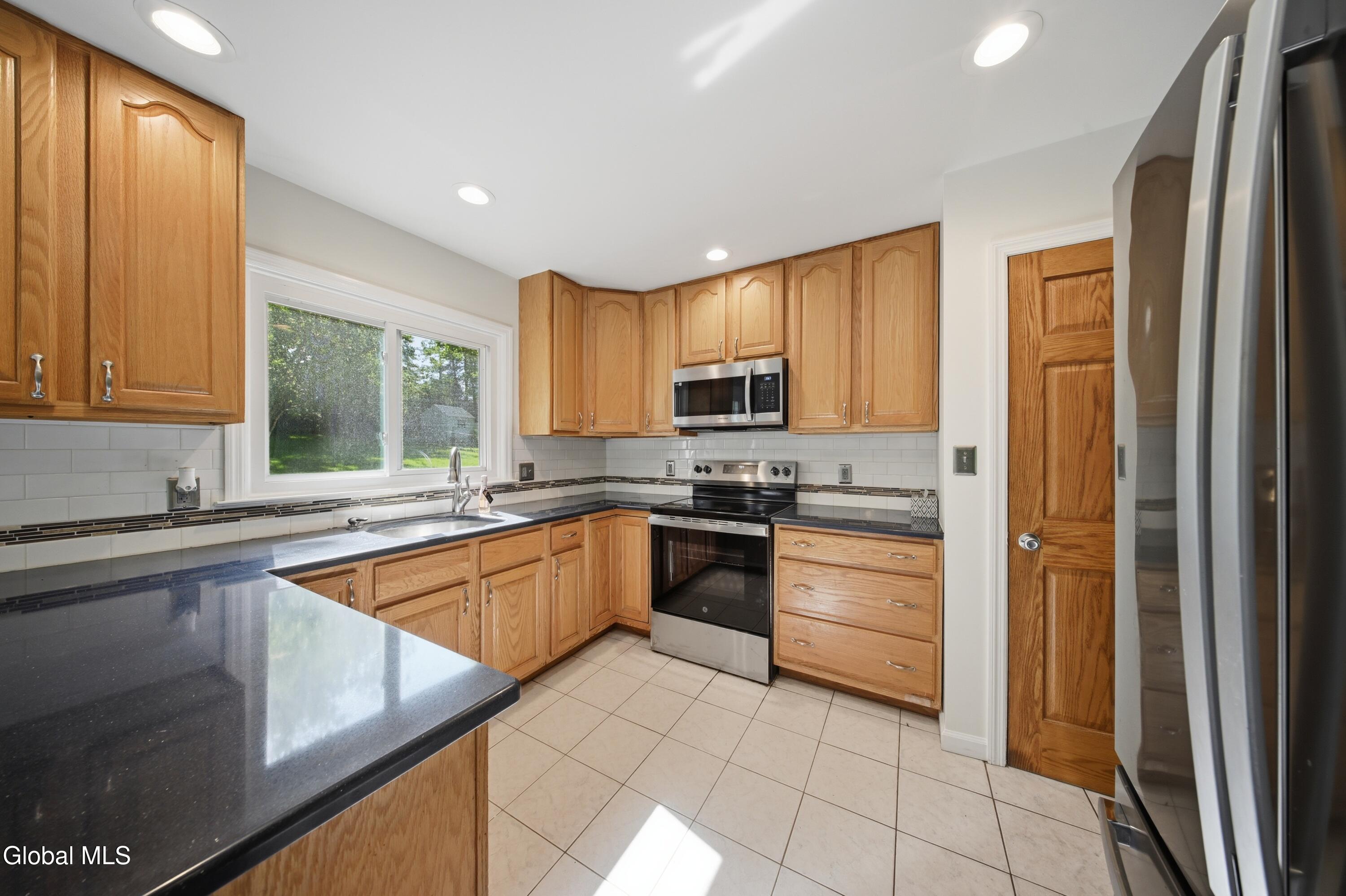 9 W Skyview Drive Cohoes NY 12047