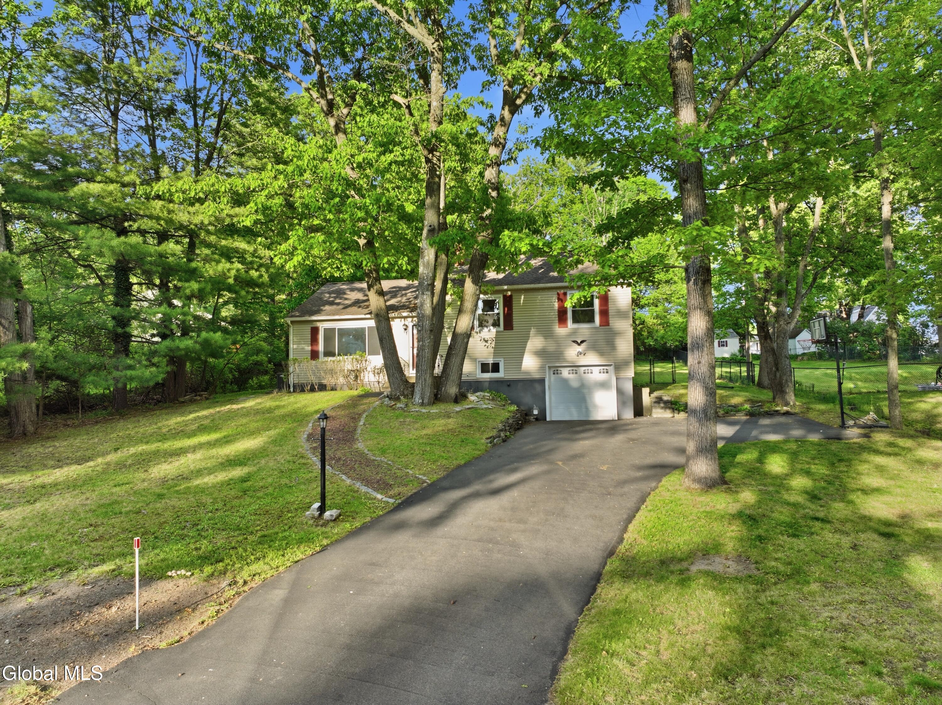 9 W Skyview Drive Cohoes NY 12047