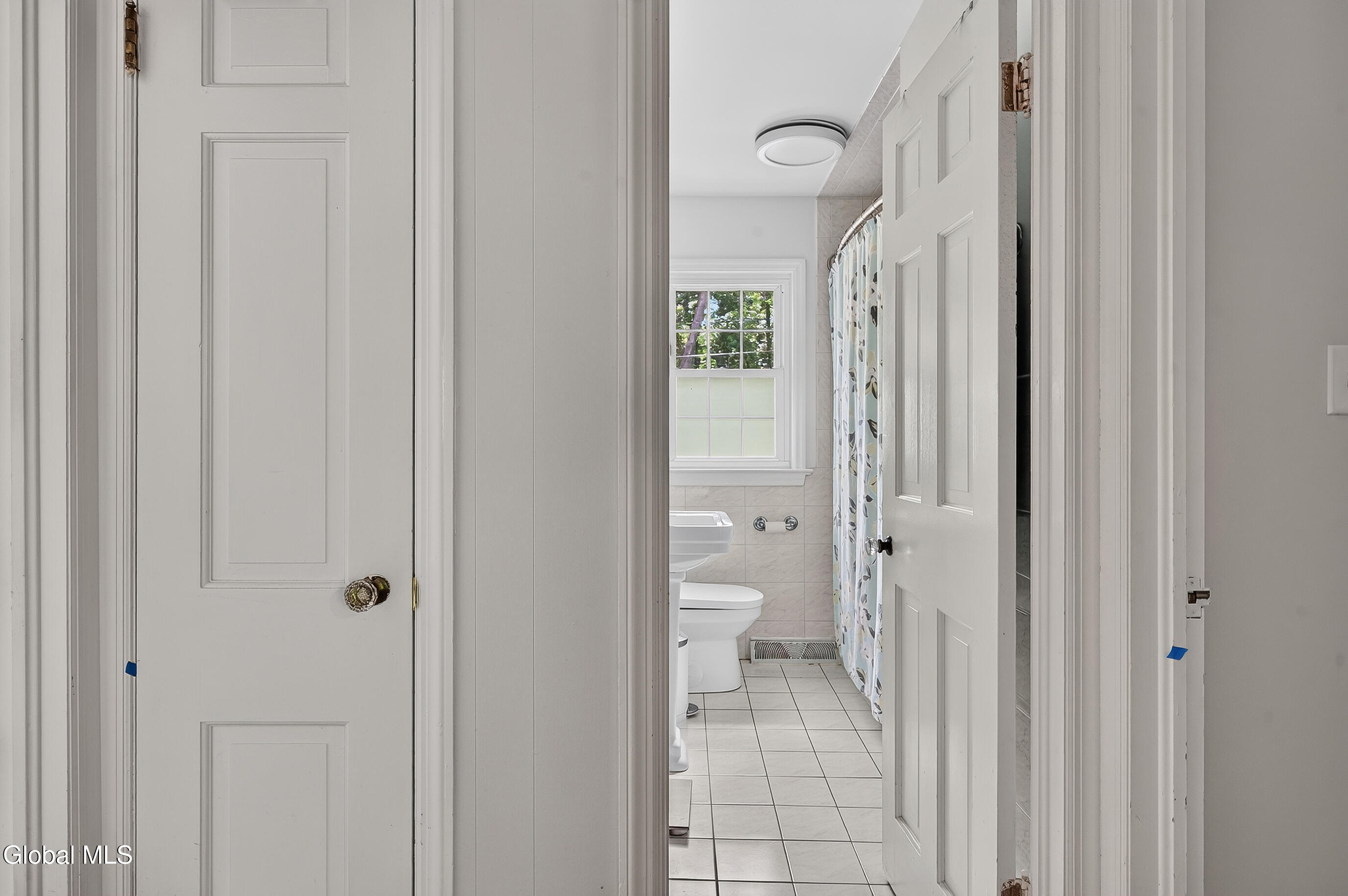 18 E Fernbank Avenue Delmar NY 12054