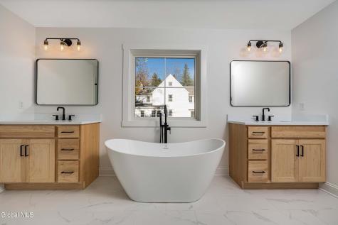 73 Ashtree Lane Niskayuna NY 12309