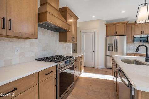 73 Ashtree Lane Niskayuna NY 12309