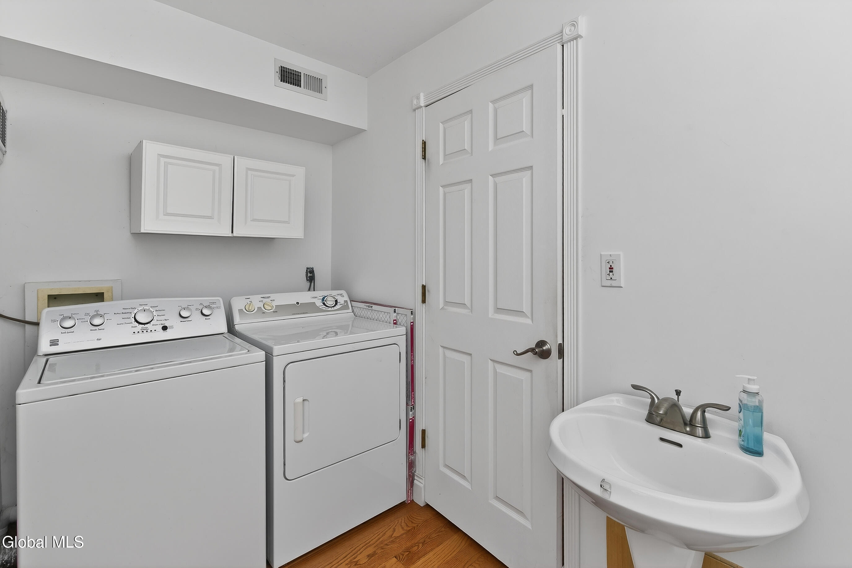 19 Wisconsin Avenue Rensselaer NY 12144