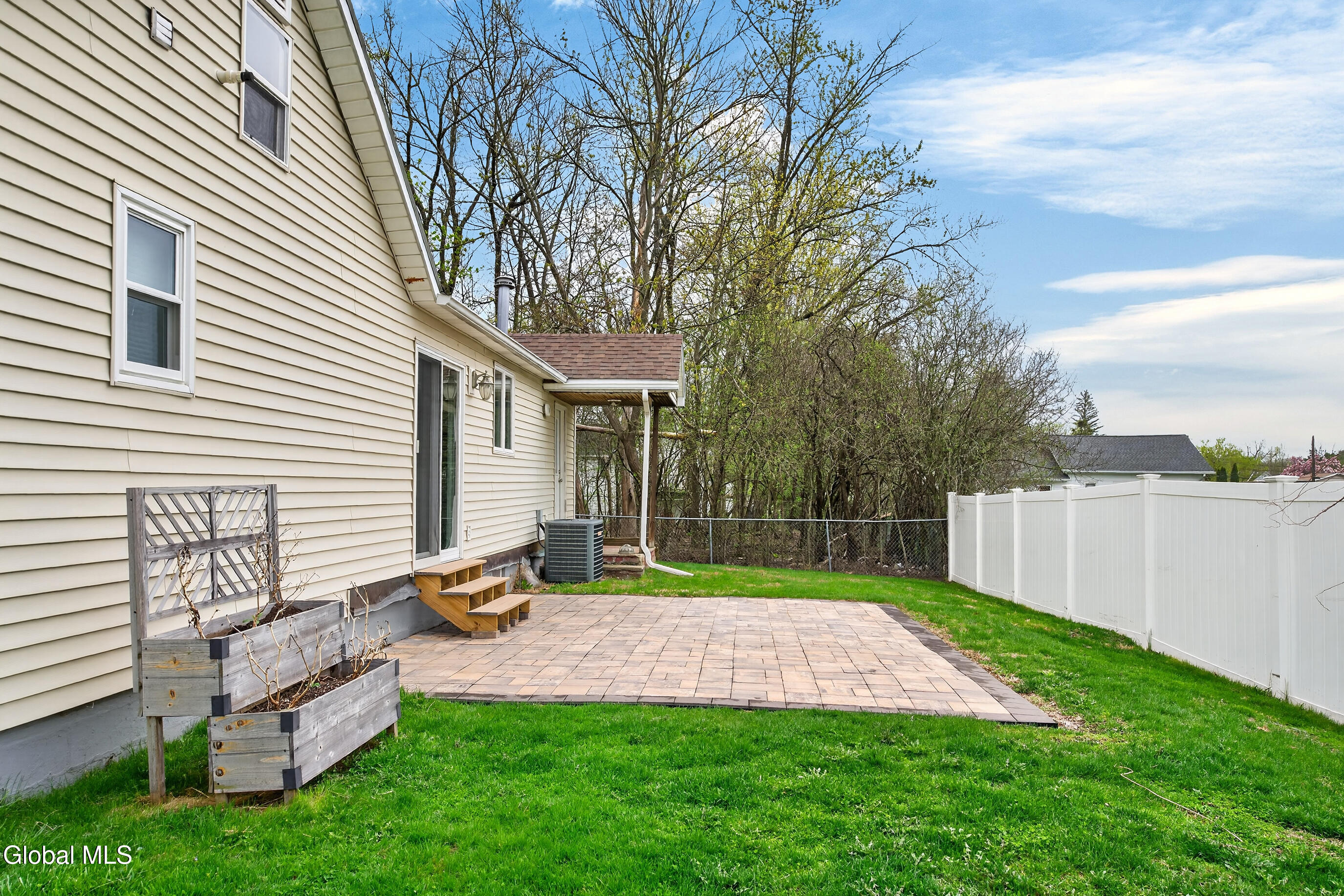 19 Wisconsin Avenue Rensselaer NY 12144