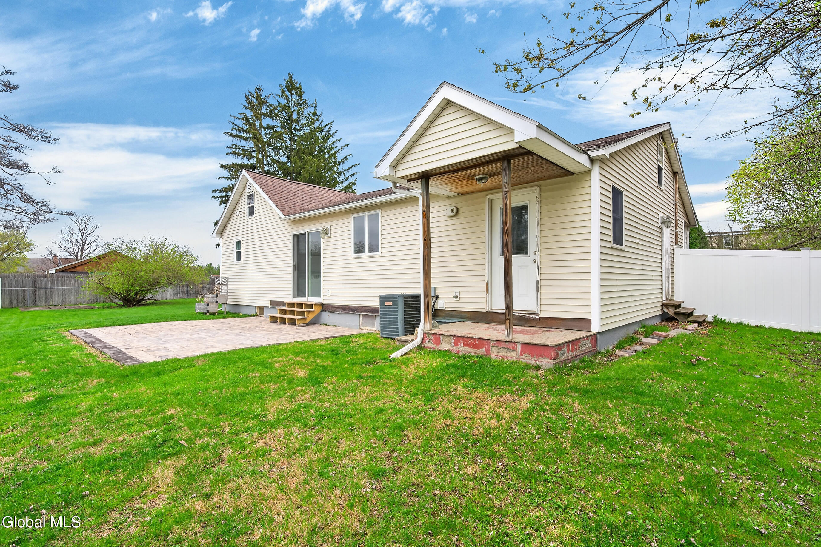 19 Wisconsin Avenue Rensselaer NY 12144