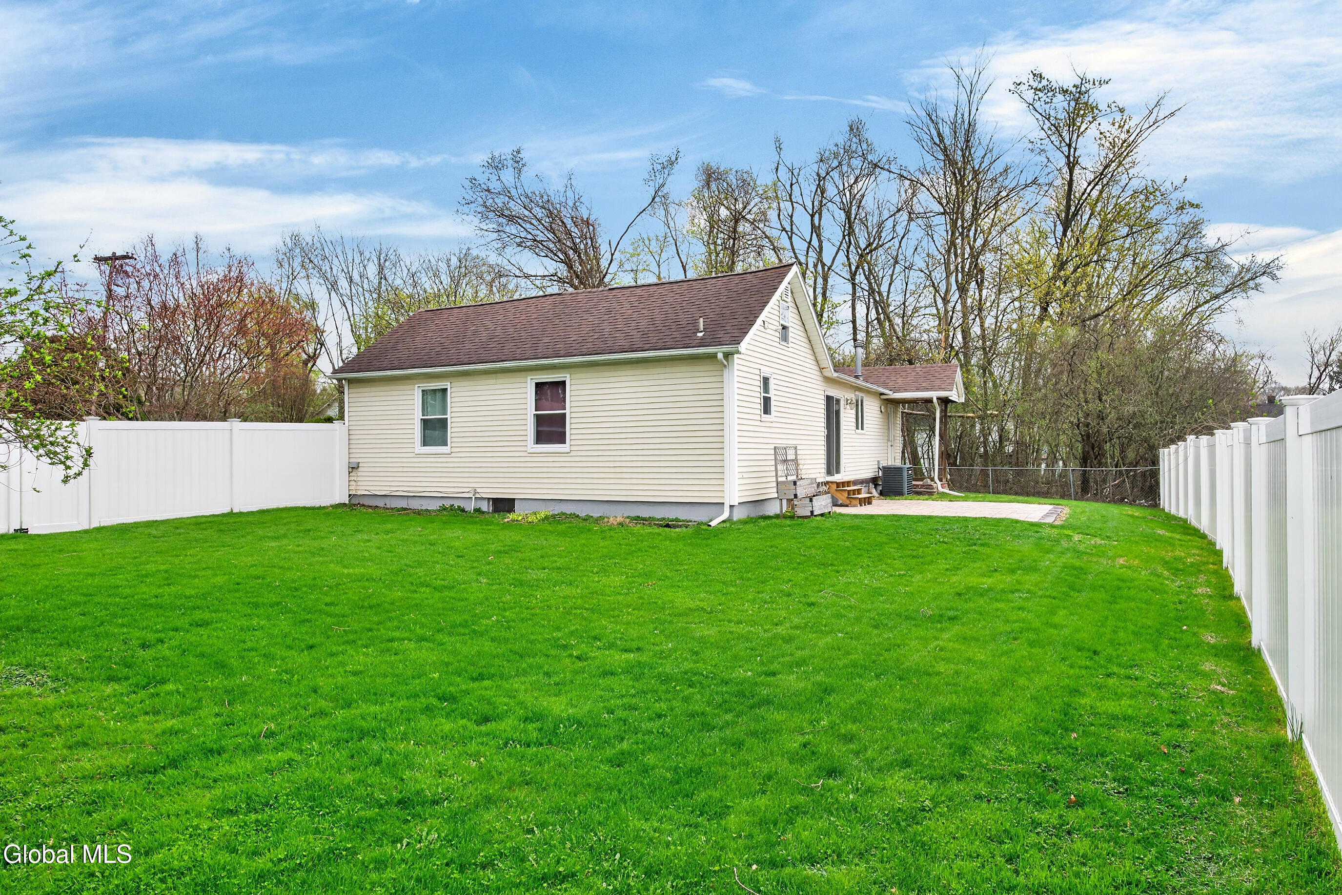 19 Wisconsin Avenue Rensselaer NY 12144