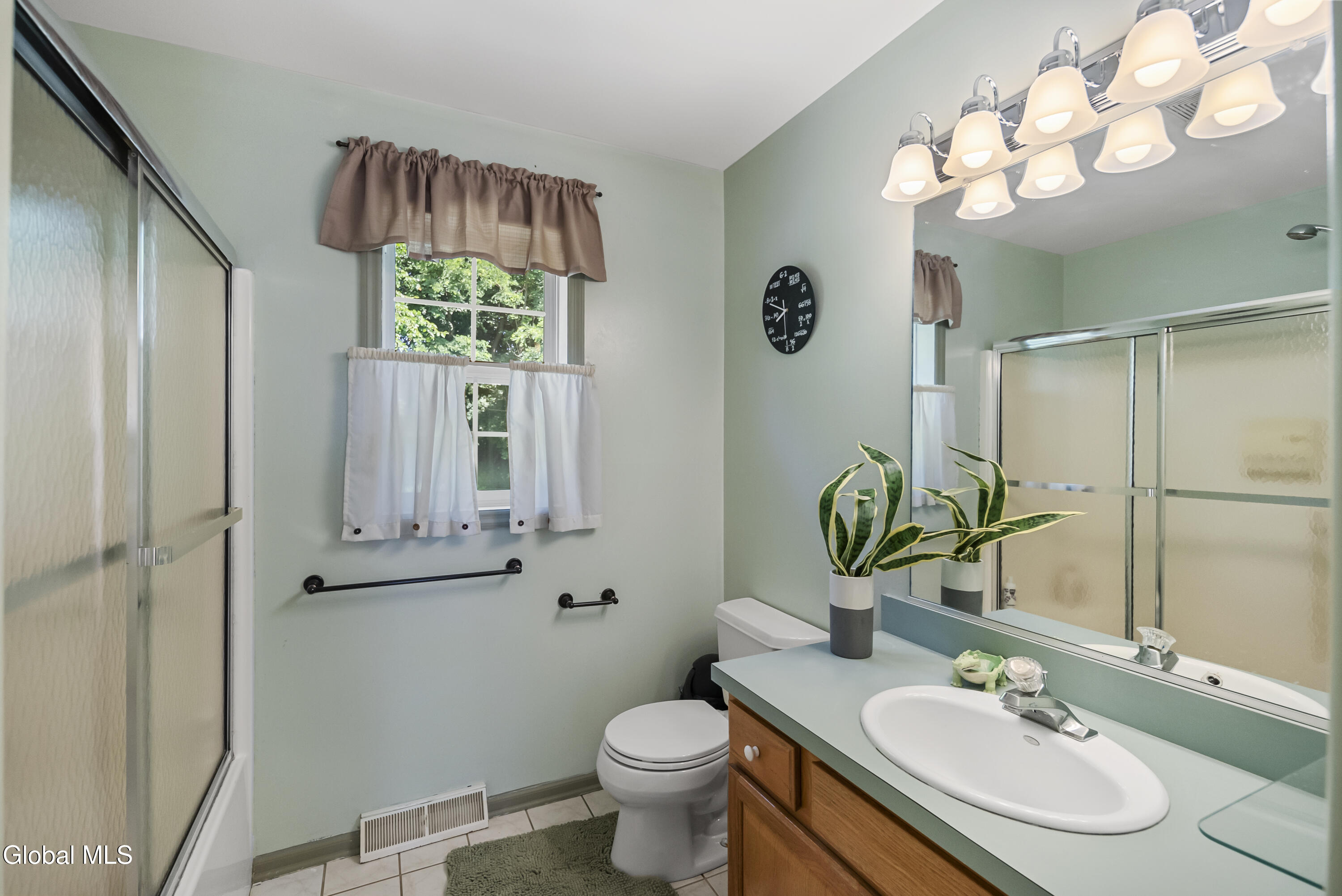 41 Utica Avenue Latham NY 12110