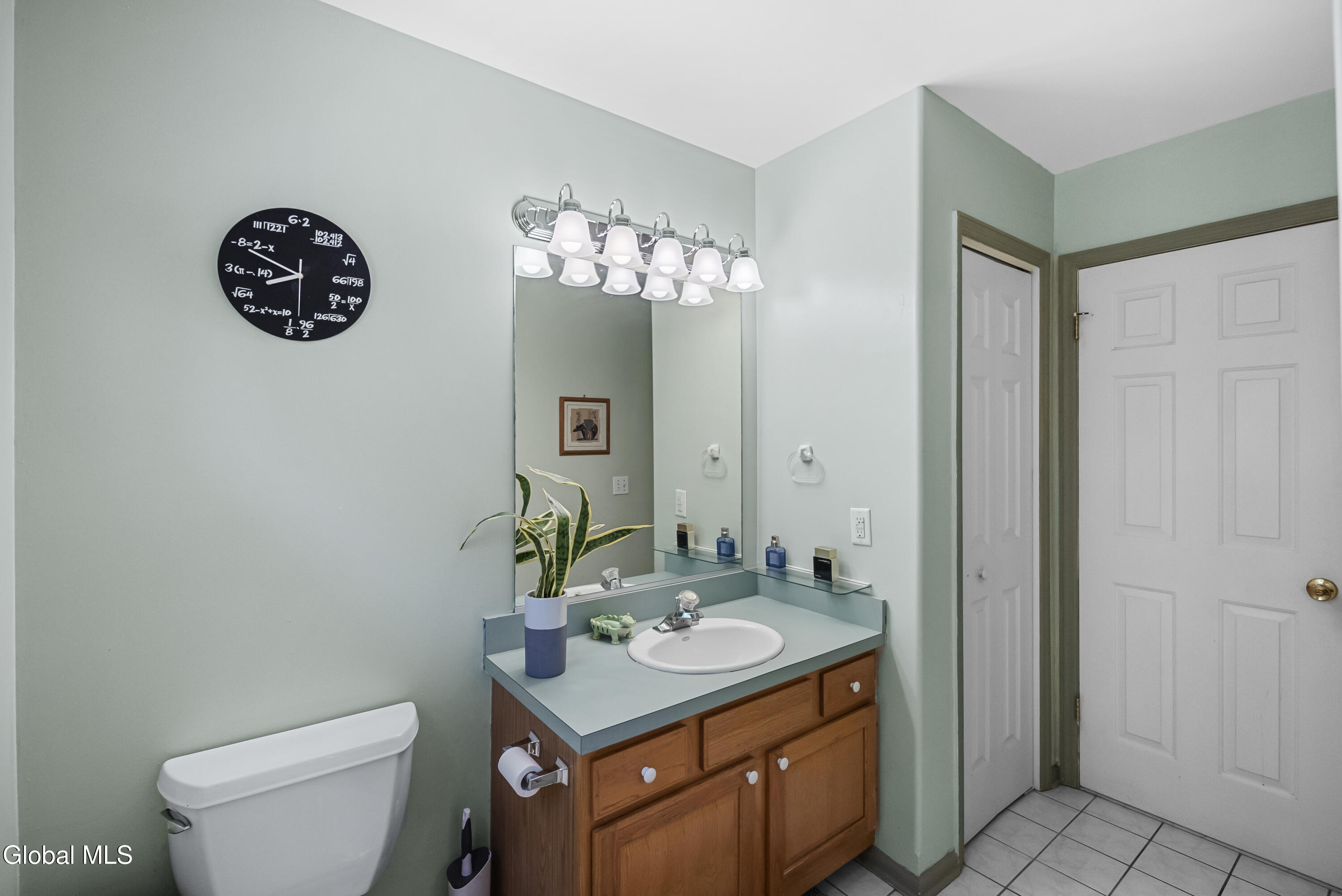 41 Utica Avenue Latham NY 12110