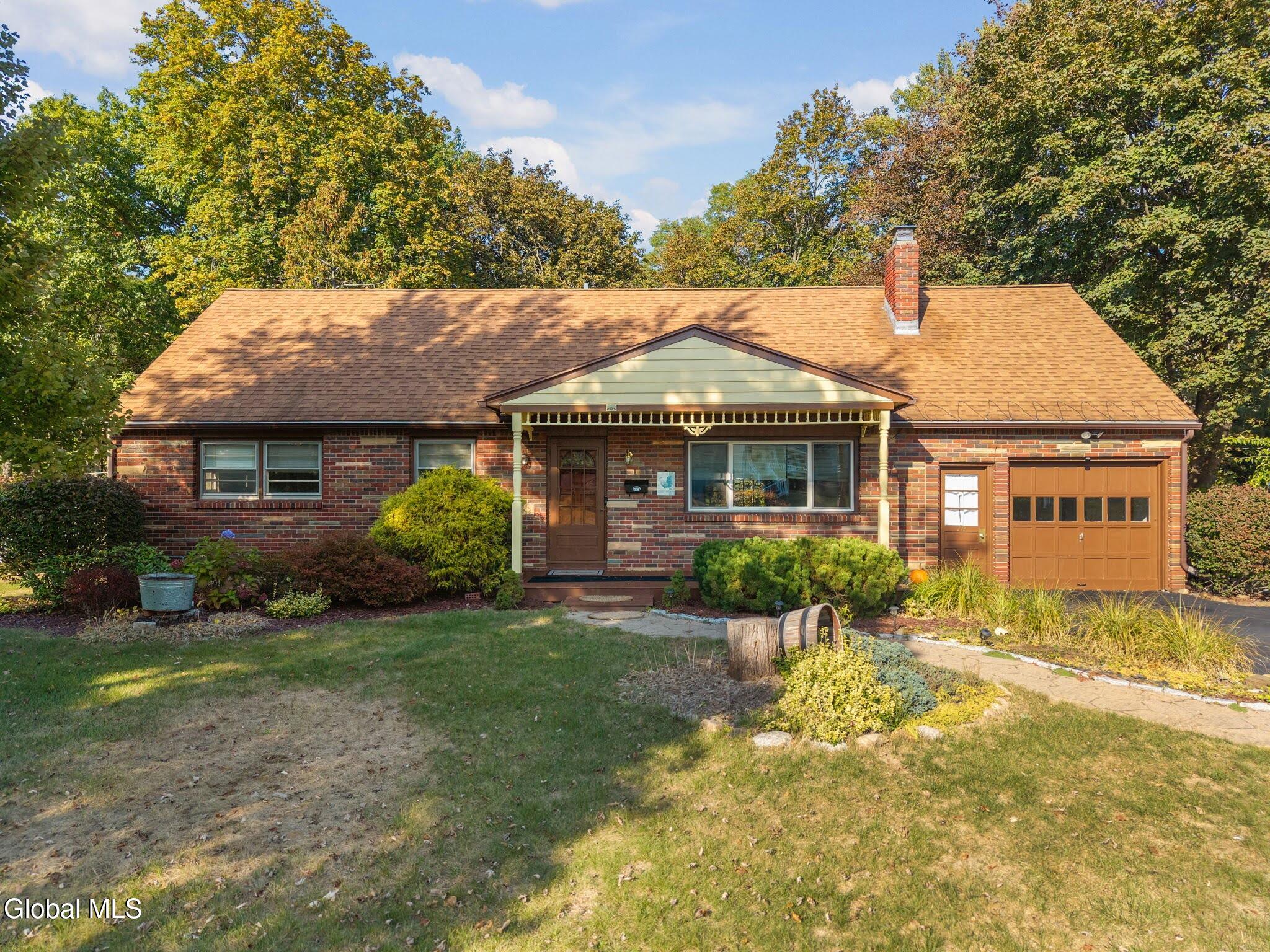 18 Friar Tuck Road Albany NY 12203