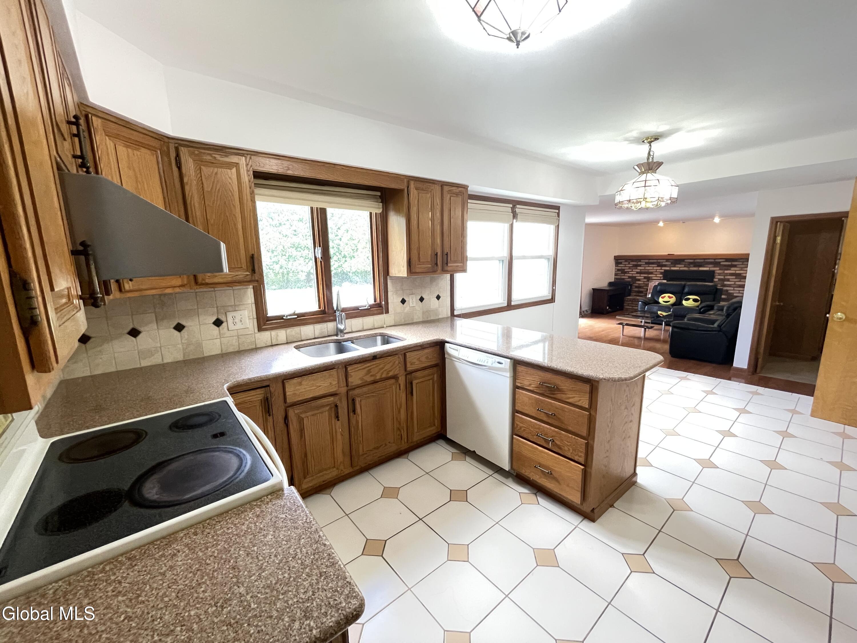 2 Brookside Court Colonie NY 12110