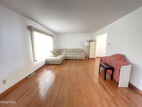 2 Brookside Court Colonie NY 12110