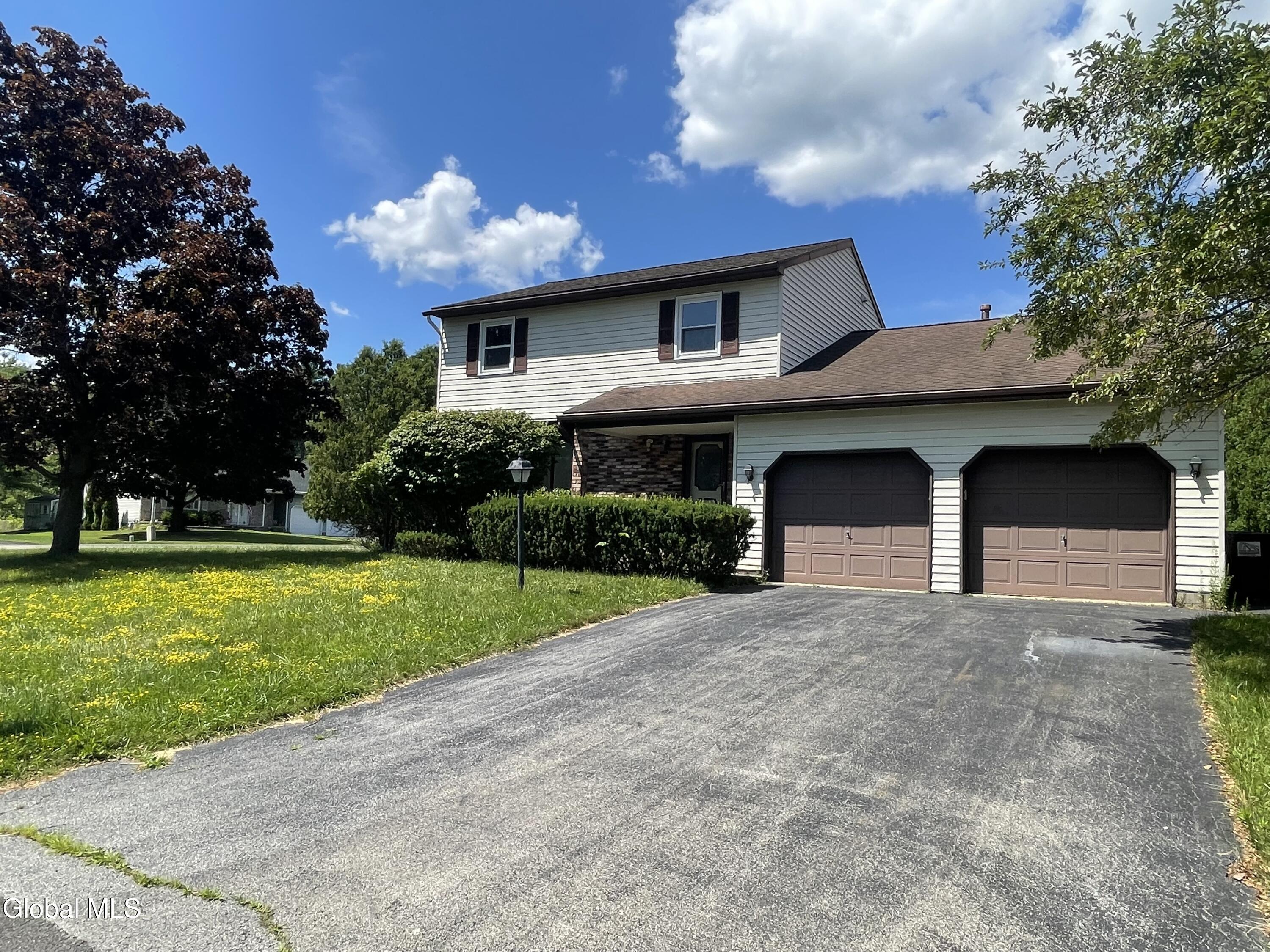 2 Brookside Court Colonie NY 12110