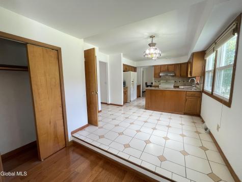 2 Brookside Court Colonie NY 12110