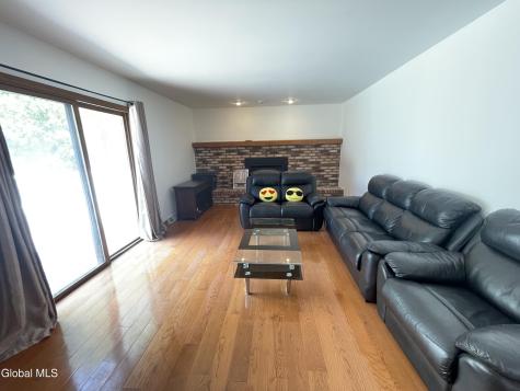 2 Brookside Court Colonie NY 12110