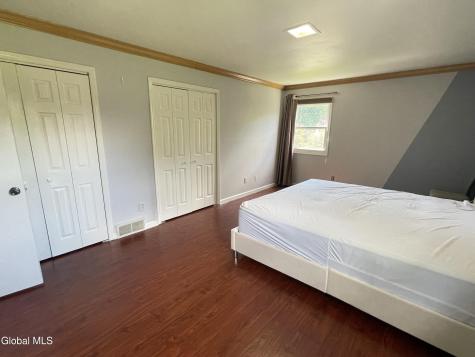 2 Brookside Court Colonie NY 12110