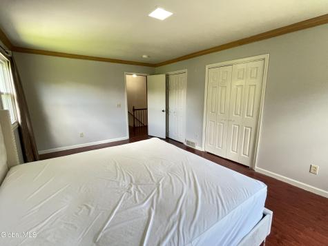 2 Brookside Court Colonie NY 12110
