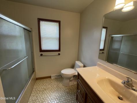 2 Brookside Court Colonie NY 12110