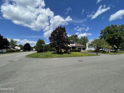 2 Brookside Court Colonie NY 12110