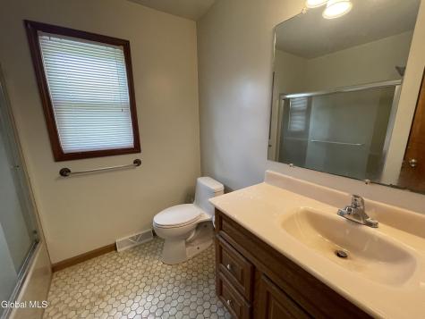 2 Brookside Court Colonie NY 12110