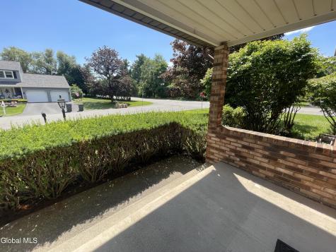 2 Brookside Court Colonie NY 12110