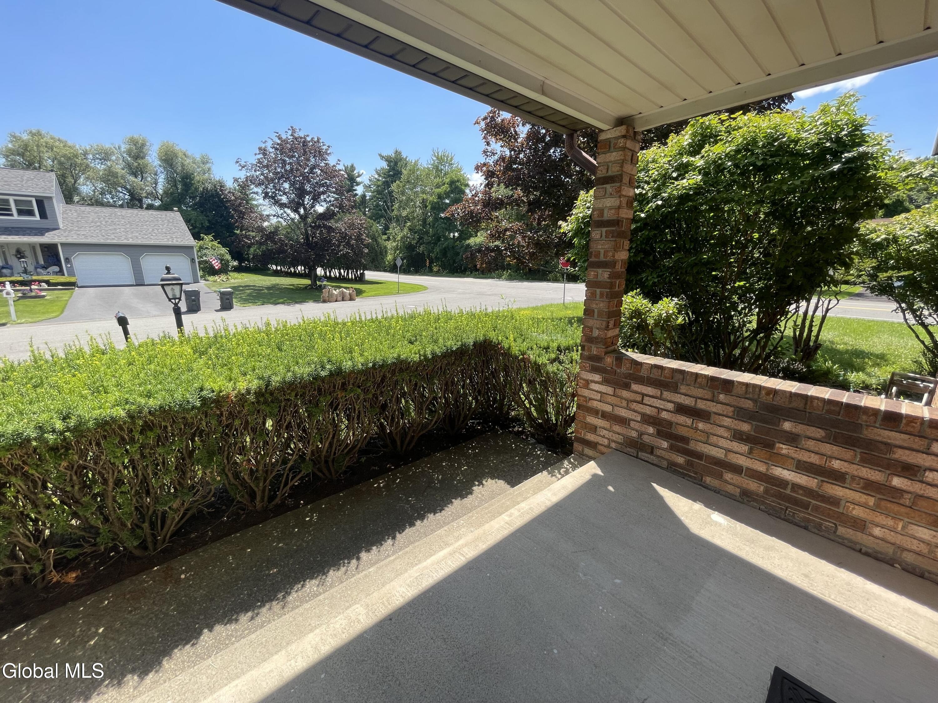 2 Brookside Court Colonie NY 12110