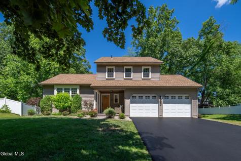 17 Montgomery Way Clifton Park NY 12065