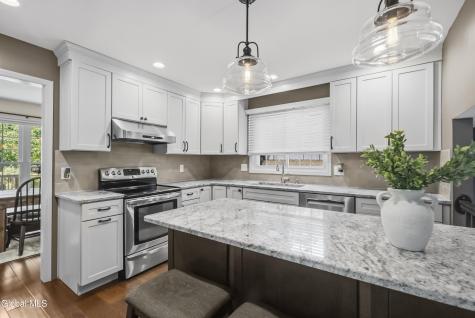 17 Montgomery Way Clifton Park NY 12065