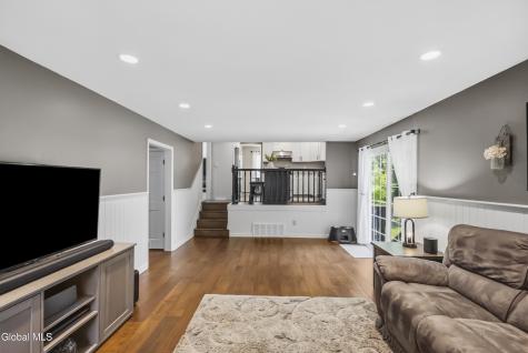 17 Montgomery Way Clifton Park NY 12065
