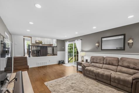 17 Montgomery Way Clifton Park NY 12065