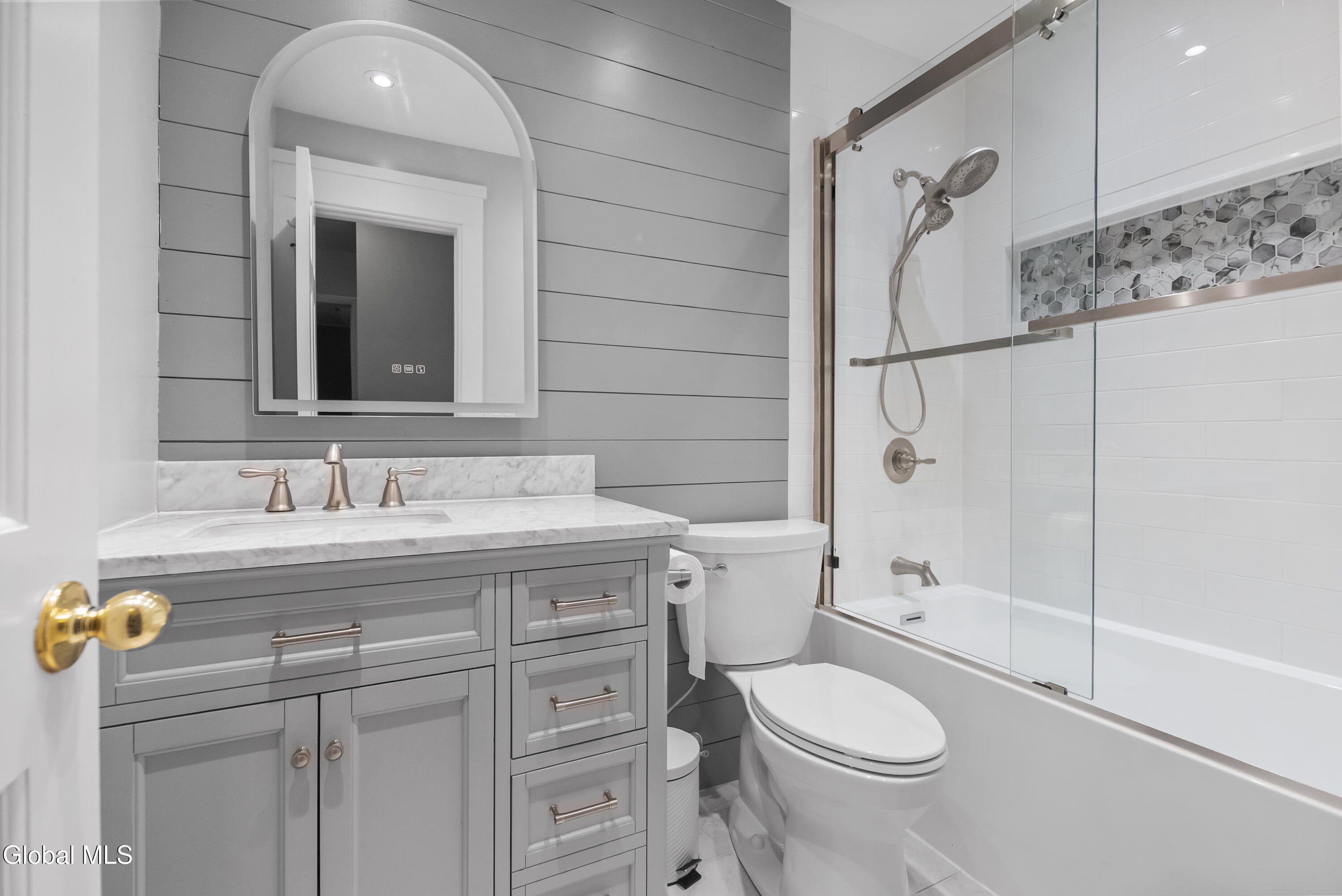 17 Montgomery Way Clifton Park NY 12065