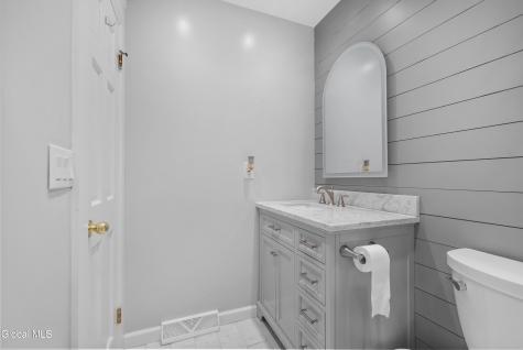 17 Montgomery Way Clifton Park NY 12065