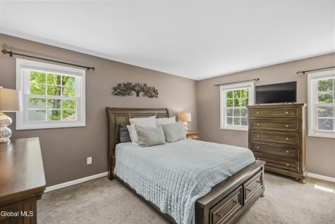 17 Montgomery Way Clifton Park NY 12065