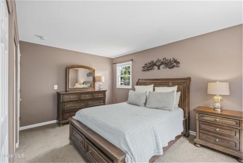 17 Montgomery Way Clifton Park NY 12065