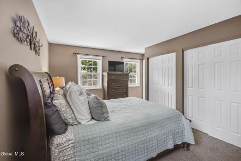 17 Montgomery Way Clifton Park NY 12065