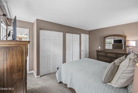 17 Montgomery Way Clifton Park NY 12065