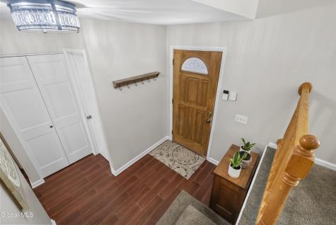 17 Montgomery Way Clifton Park NY 12065