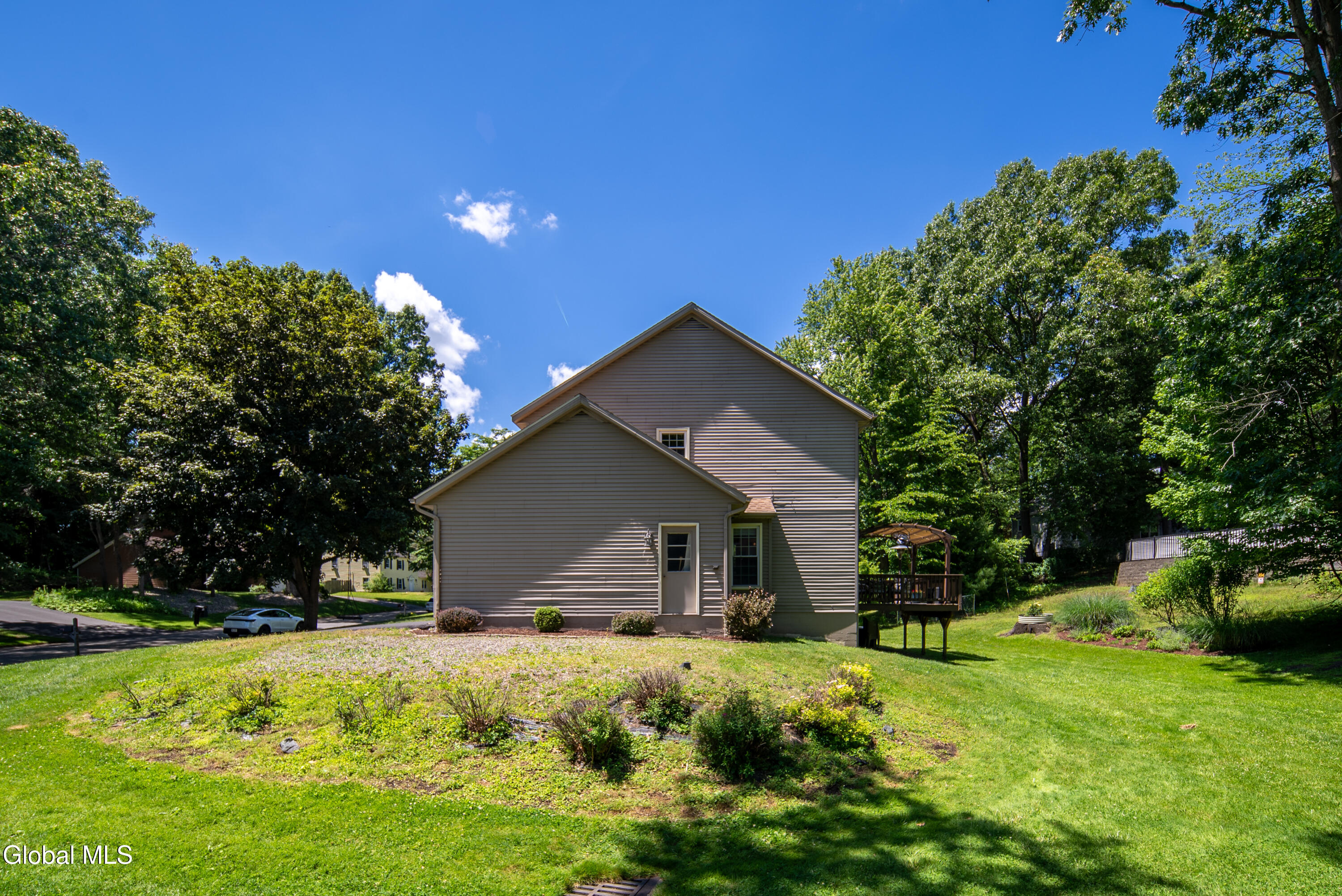 17 Montgomery Way Clifton Park NY 12065