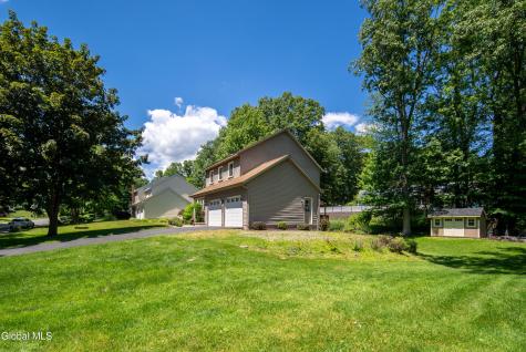 17 Montgomery Way Clifton Park NY 12065