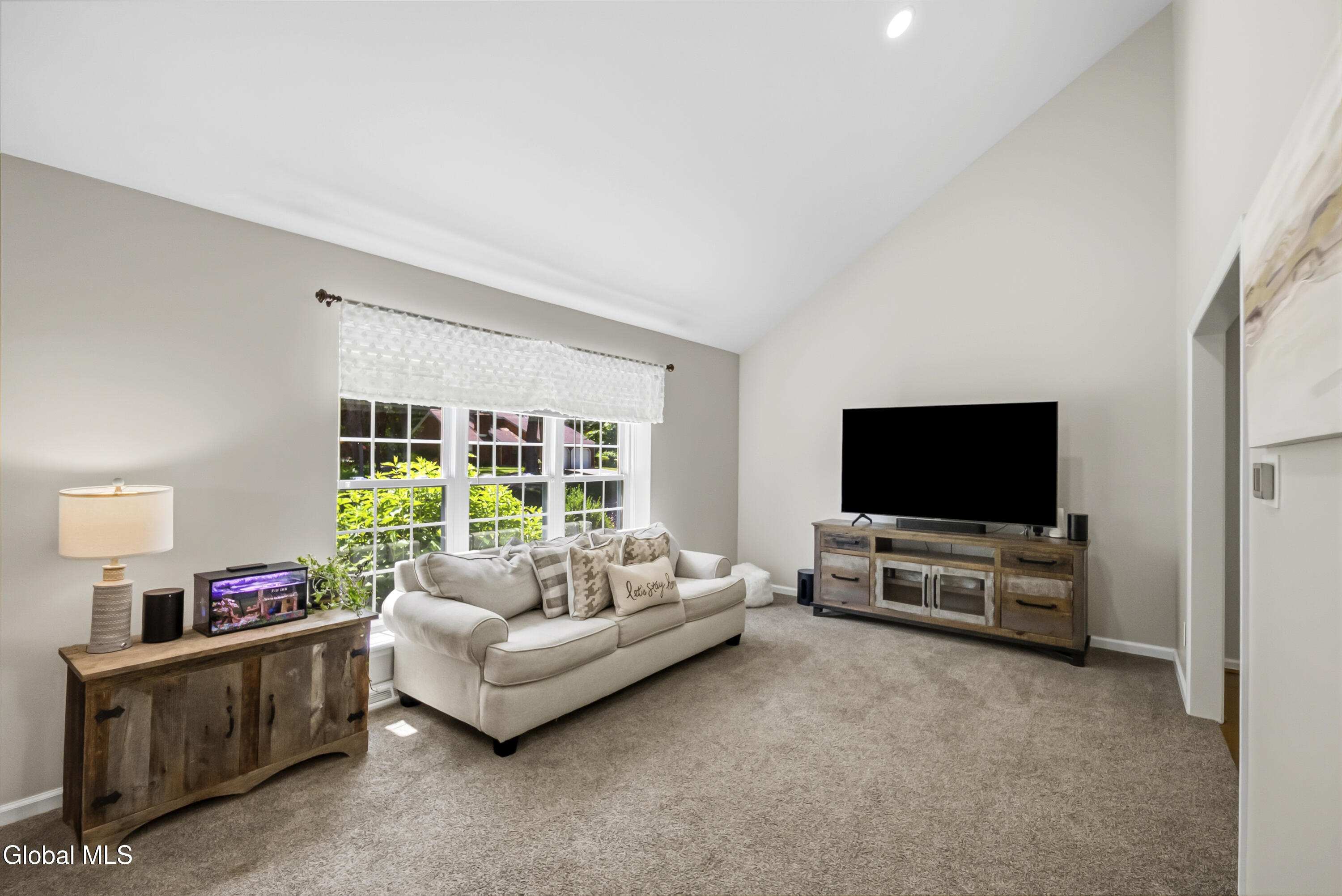 17 Montgomery Way Clifton Park NY 12065