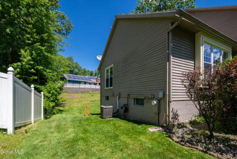17 Montgomery Way Clifton Park NY 12065